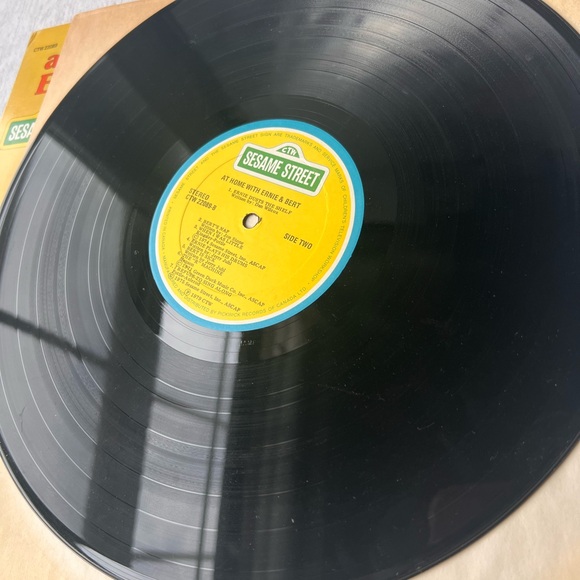 1979 Sesame Street CTW Vinyl Record with Black and White Design - Picture 9 of 9